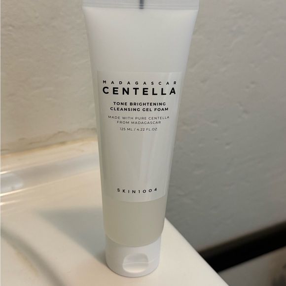 SKIN1004 Tone Brightening Cleansing Gel Foam