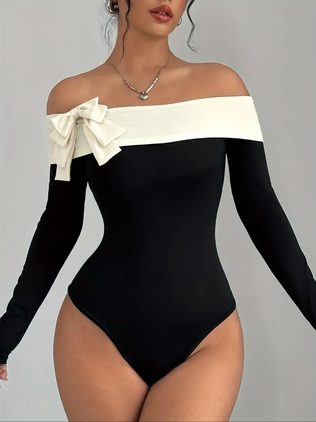 Body suit élégant épaule dénudée pour femme