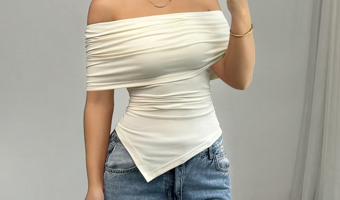 Haut court à épaule dénudé