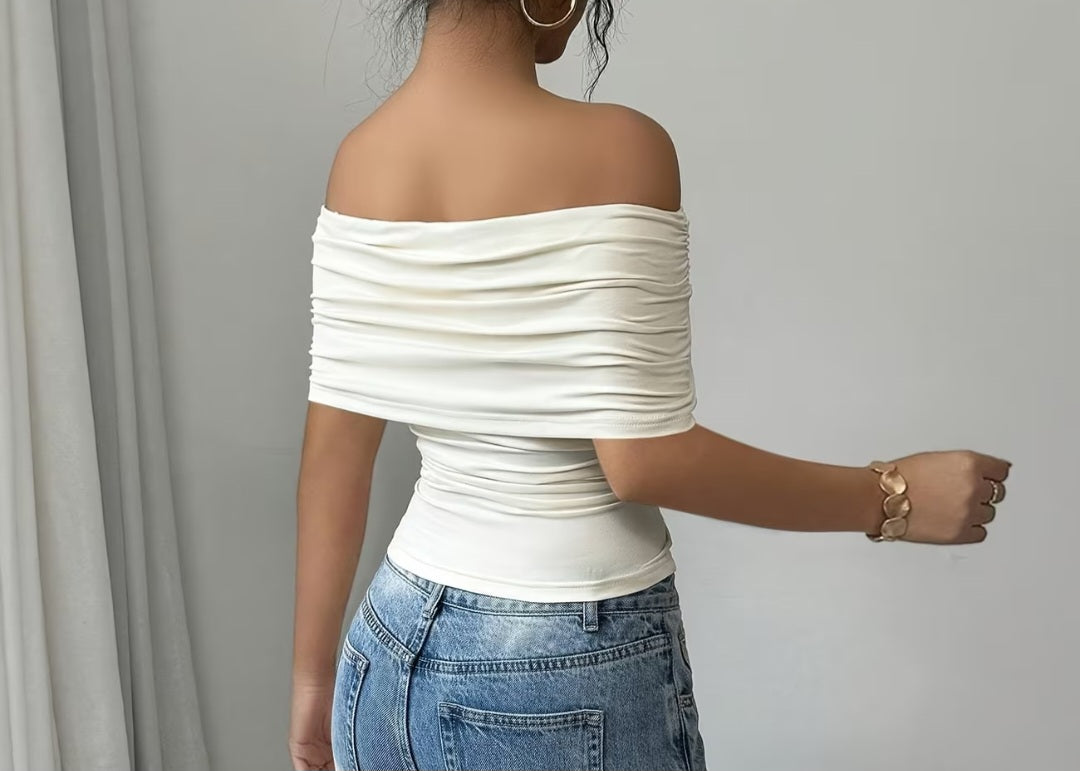 Haut court à épaule dénudé