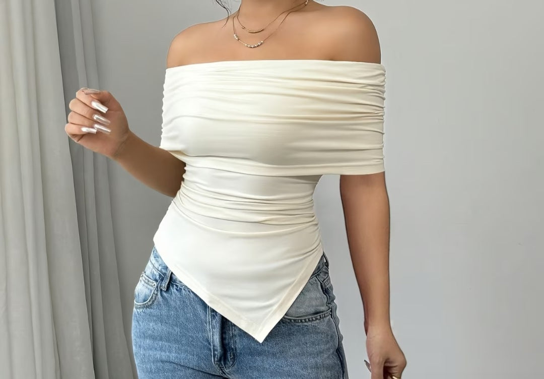 Haut court à épaule dénudé